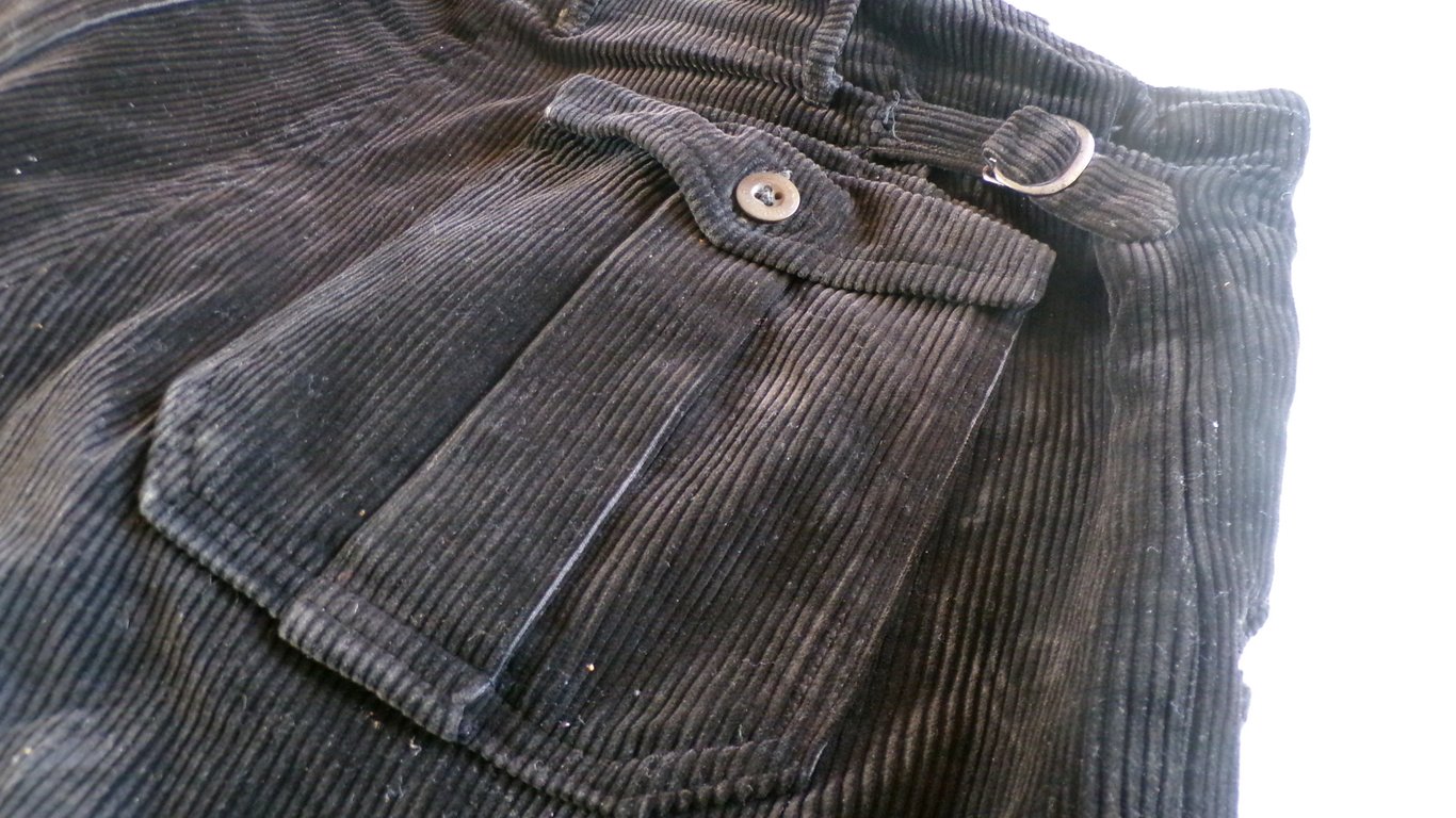 HJ/DJ Black Corduroy Shorts - Size 46