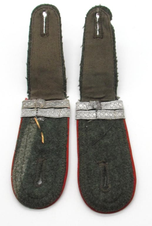 Wehrmacht (Heer) M40 Feldwebel Artillery.(Offiziersanwärter) shoulder boards