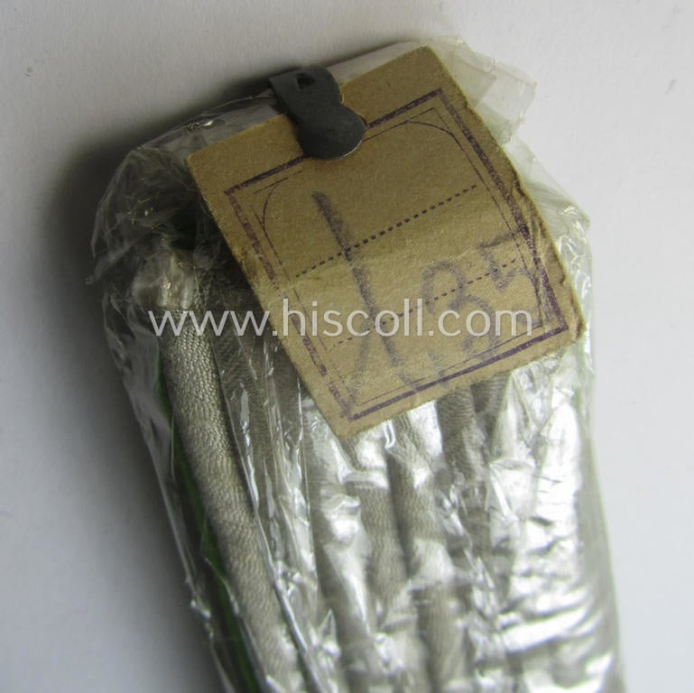 Interesting - and 'virtually mint ie. unissued'! - pair of WH (Heeres), officers'-type shoulderboards: 'Leutnant der Panzer-Grenadier-Trpn.'