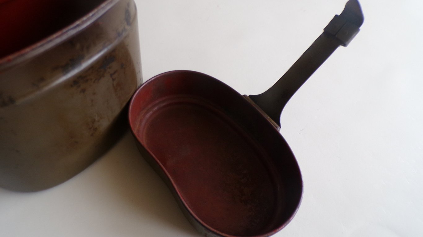 Heer / Waffen SS late war M42 Mess kit