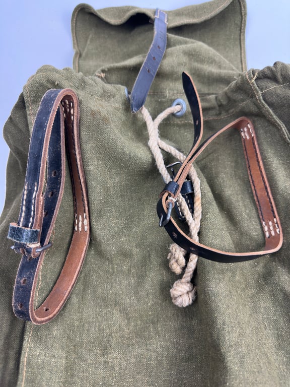 WW2 German late war M44 "Rucksack"