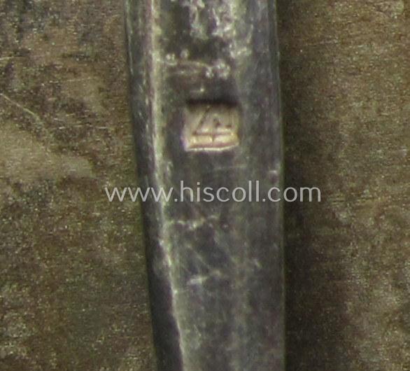 'Kriegsverdienstkreuz 1. Kl. ohne Schwn.' being a clearly maker- (ie. '4'-) marked and/or: 'Buntmetall'-based specimen by: 'Steinhauer & Lück'