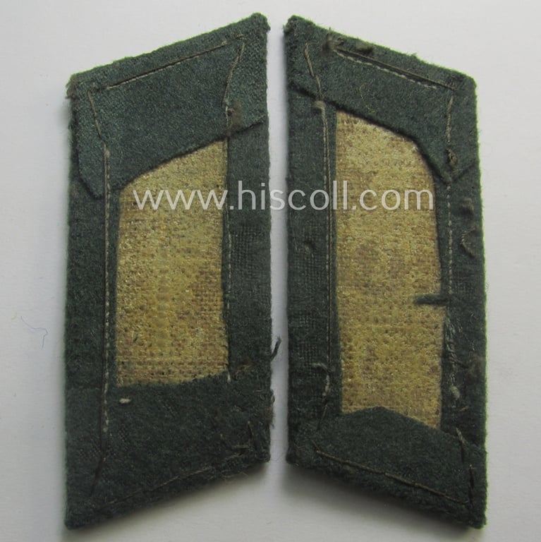 Fully matching pair of pre- (ie. early-war-) period WH (Heeres) 'M36' (ie. 'M40'-) type collar-patches (ie. 'Einheitskragenspiegel') as piped in bright-red-coloured branchcolour as intended for usage by a: 'Soldat der (Sturm-)Artillerie-Trpn.'