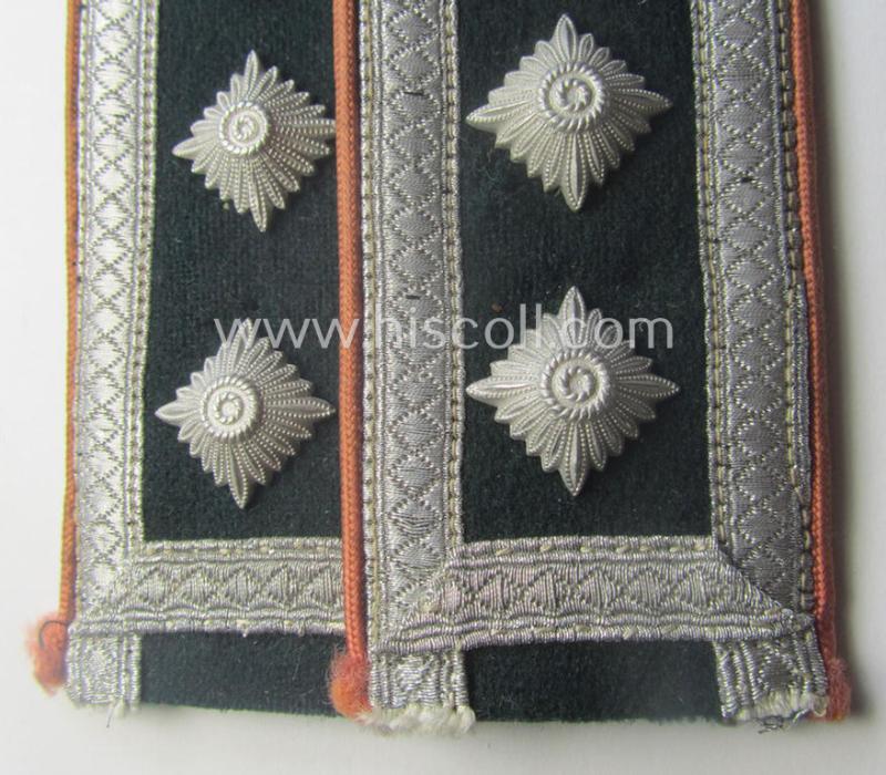 Pair of WH (Heeres), early-war period- (ie. 'M40'-pattern) typically 'tailor-made' NCO-type shoulderstraps as was specifically intended for an: 'Oberfeldwebel eines Panzerjäger-Abts.'