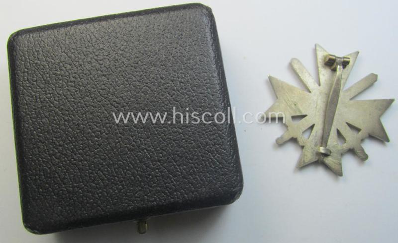 'KvK 1. Kl. mit Schwertern' being a neatly maker (ie. '62'-) marked example that comes in its equally maker- (ie. 'Kerbach & Oesterhelt'-) marked etui