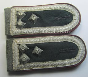 Unusual - and fully matching! - pair of...