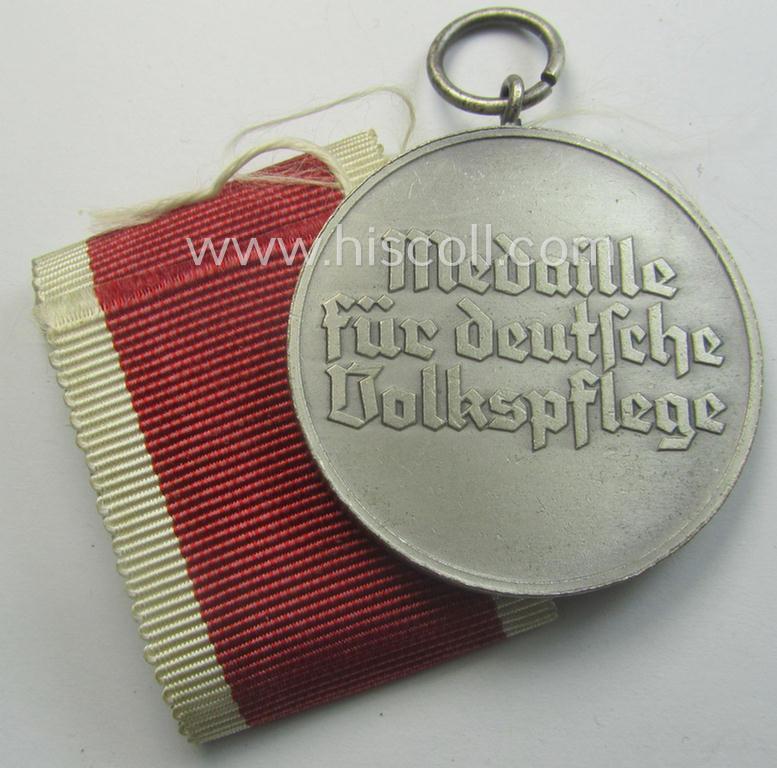 'Deutsche Volkspflege'-medal being a non-maker-marked example