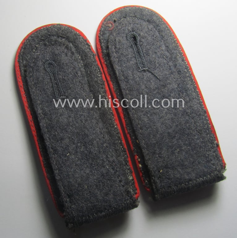 Neat - and/or fully matching! - pair of WH (Luftwaffe) NCO-type shoulderstraps as piped in the bright-red branchcolour as was intended for a: 'Wachtmeister o. Feldwebel der Flak-Art.-Trpn.'