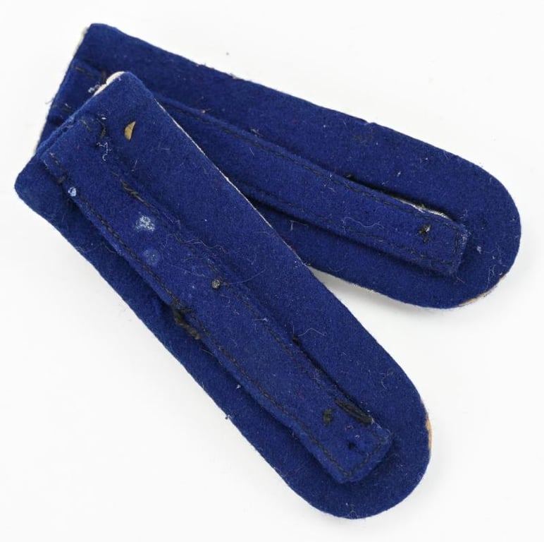 German WH Officer's Shoulderboards 'Arzt'