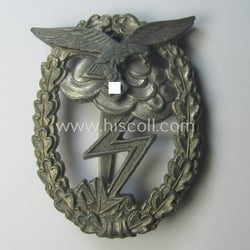 Luxuriously-styled, WH (LW) 'Erdkampfabzeichen' being a clearly maker-...