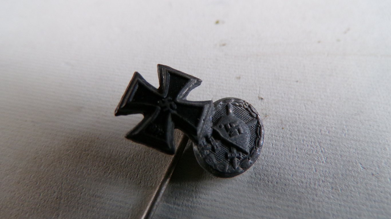 1939 Dual Award Miniature Lapel Pin