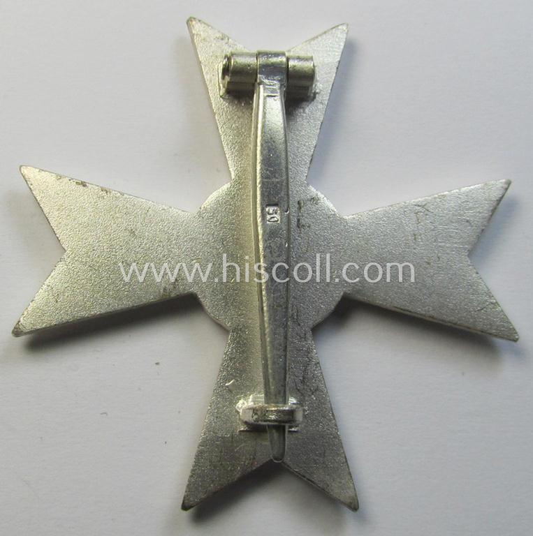 Superb - luxuriously-styled! - 'KvK 1. Klasse ohne Schwertern' being an attractive and maker- (ie. '50'-) marked specimen that is executed in typical, silverish-coloured metal (ie. 'Buntmetall') and that comes in a wonderful condition