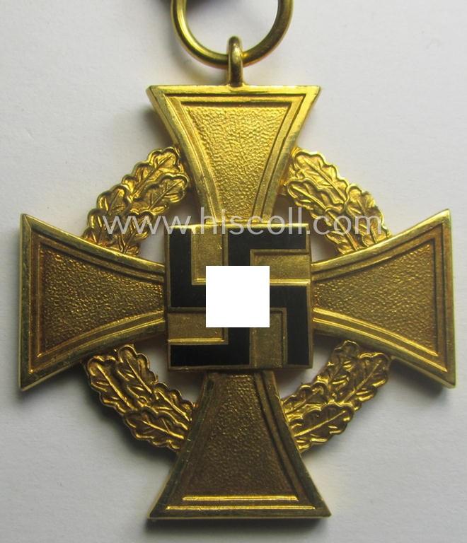 'Treuedienst Ehrenzeichen 1. Klasse' being a non-maker-marked example that comes in its equally non-maker-marked etui