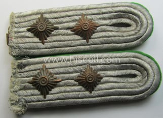 Neat - fully matching albeit regrettably moth-damaged -...