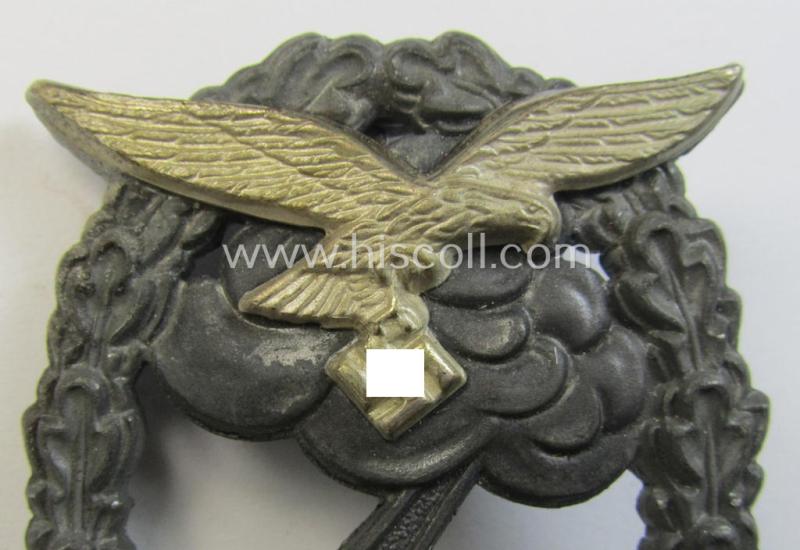 Attractive, mid- (ie. later-) war-period, zinc- (ie. 'Feinzink'-) based version of a WH (Luftwaffe) 'Erdkampfabzeichen' as was produced by the: 'J.E. Hammer u. Söhne'-company and that comes in a hardly used- nor worn, condition