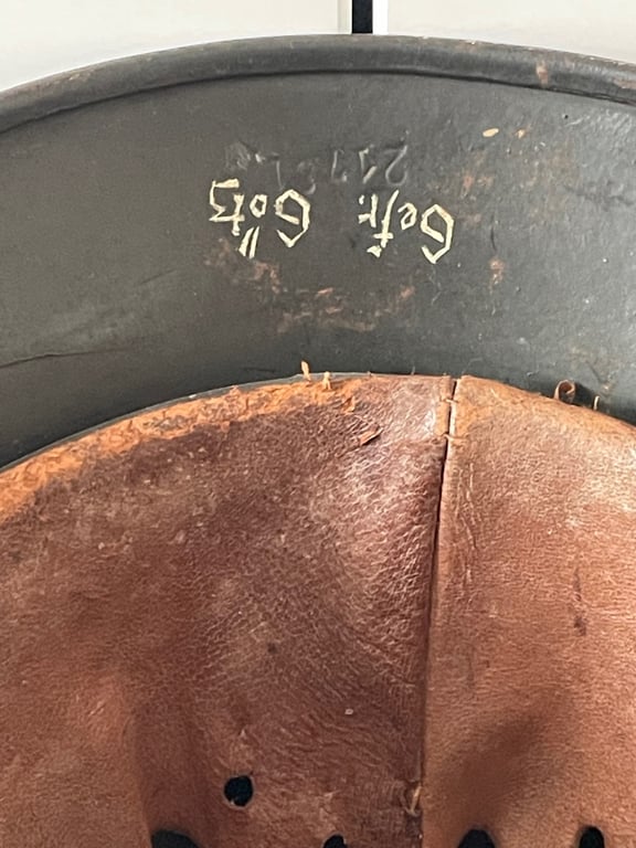 WWII GERMAN SINGLE DECAL NAMED ARMY HELMET WITH THICK GREY WOODCHIP OVERPAINT