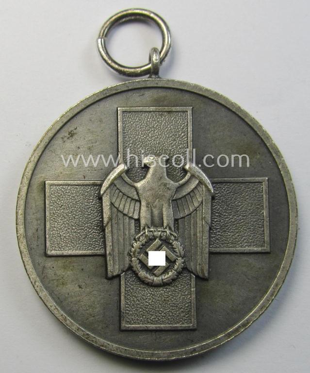 Attractive medal-set: 'Medaille für Deutsche Volkspflege'  being a typical non-maker-maker-marked specimen that comes packed in its original pouch of issue by the: 'E. Ferd. Wiedmann'-company as issued and/or recently found