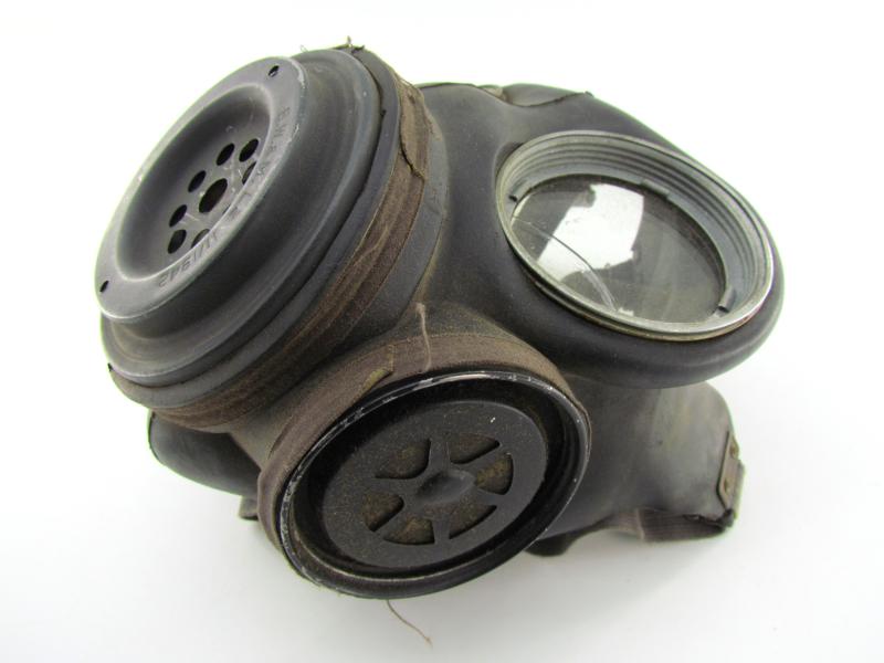 British WWII second model Gasmask Bag + Mask + contents 1943