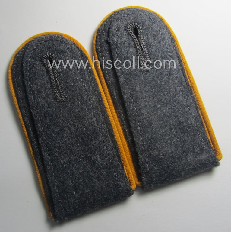 Superb pair of WH (Luftwaffe) EM-type shoulderstraps as intended for usage by a: 'Soldat der Flieger- o. Fallschirmjäger-Trpn.' and that comes in a hardly used- nor worn, condition