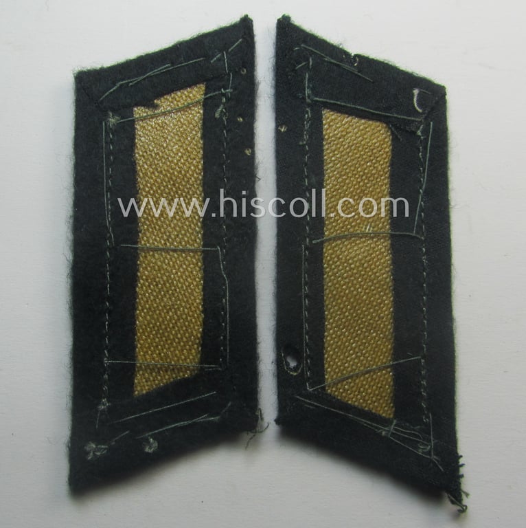Pair of WH (Heeres) mid-war-period- and/or: 'standard-issue'-pattern collar-tabs (or: 'Einheitskragenspiegel') being of the 'generic-pattern' (that come pre-mounted onto a green-coloured, woolen-based background)