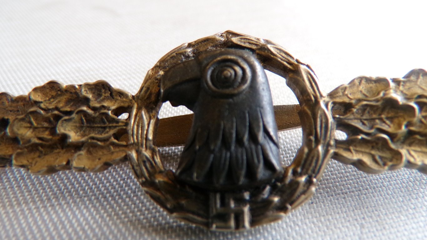 Luftwaffe Reconnaissance Clasp in Gold