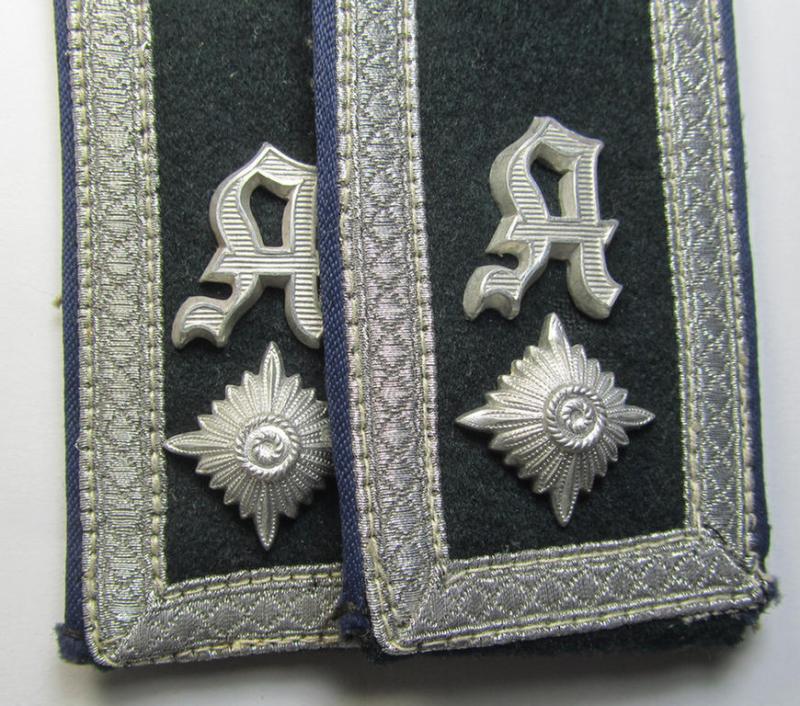 Superb - and rarely seen! - pair of WH (Heeres), 'cyphered', so-called: 'M36 o. M40'-NCO-type shoulderstraps as was intended for usage by a: 'Feldwebel einer Sanitäts-Abteilung und Mitglied einer Ärtzlichen Akademie des Heeres'