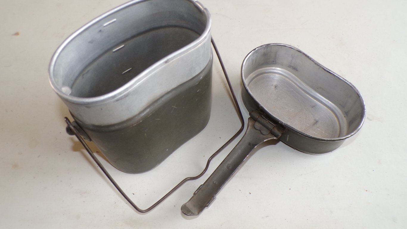 1934 Matching Mess Kit