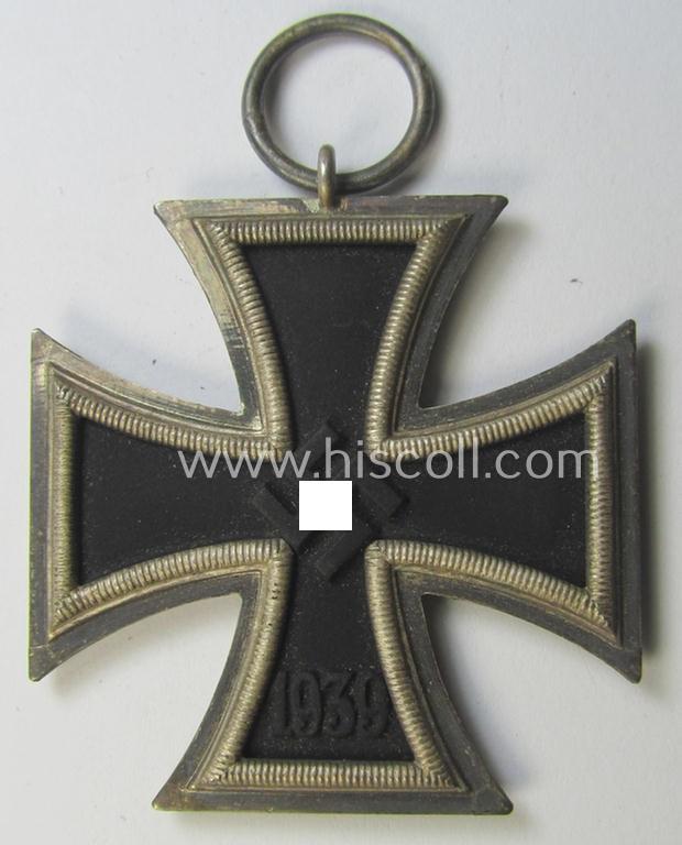 Superb - and 'virtually mint'! - 'Eisernes Kreuz 2. Kl.' (ie. Iron Cross 2nd Class) being a non-maker-marked example that comes stored in its period 'Zellstoff'-based pouch as was produced by the: 'Klein & Quenzer'-company