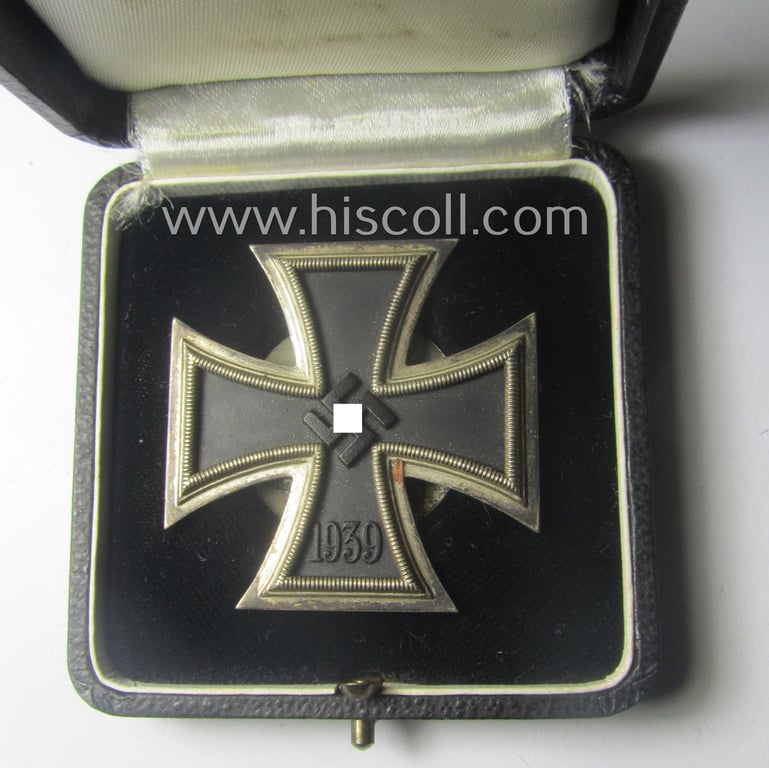 Stunning, 'EK 1. Klasse' (or: Iron Cross 1st class) as executed in the scarcely seen so-called: 'screw-back'-pattern being a maker- (ie. 'L/11'-) marked example that comes stored in its accompanying (and equally marked!) etui as issued