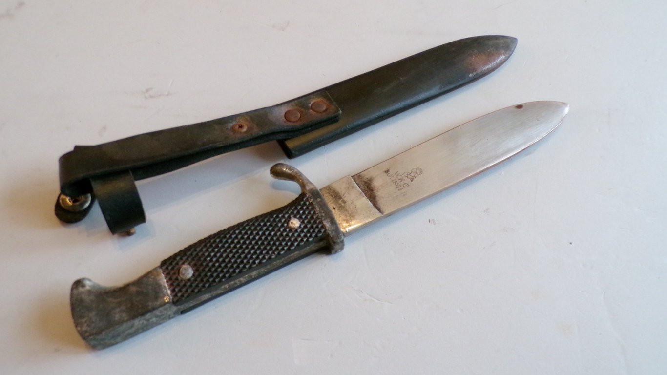 Hitler Jugend Fahrtenmesser (Hitler Youth knife)