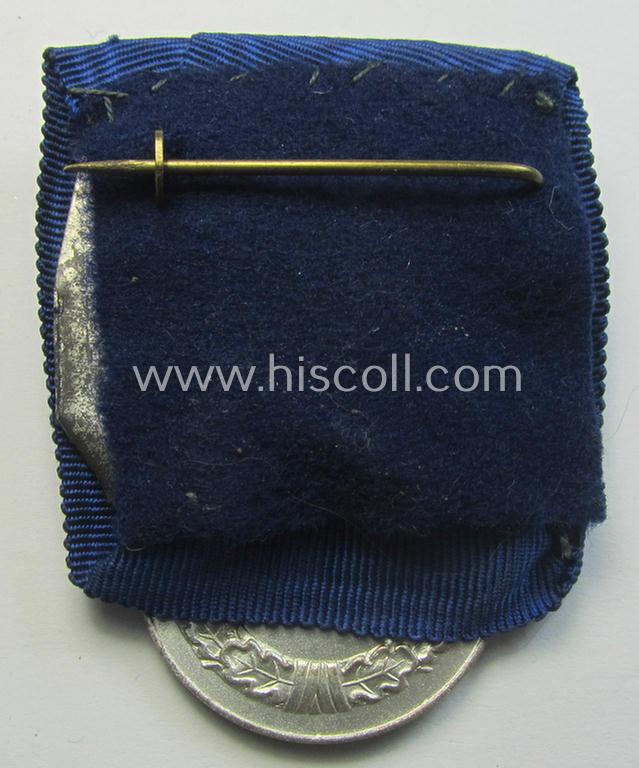 Bright silver-toned WH (Luftwaffe) so-called: 'Einzelspange' showing a: 'WH-Dienstauszeichnung 4. Stufe' (as was intended for 4 years of loyal-service) and that shows a detailed, Luftwaffe-type-eagle-device, period-attached