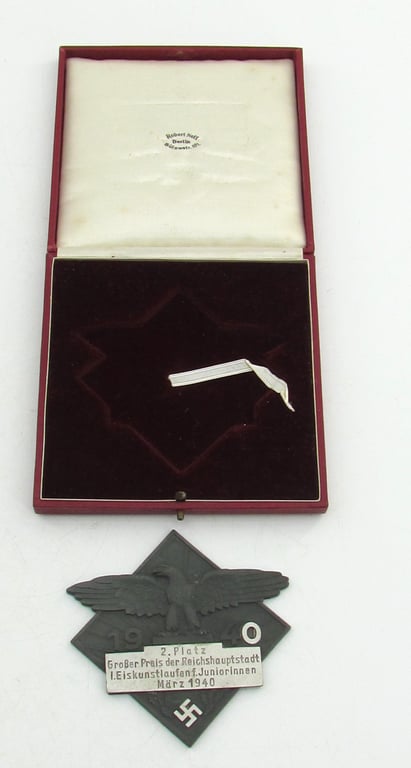 Plaque "Grosser Prize der Reichshauptstadt im Eiskunstlaufen für Juniorinnen, March 1940"in case