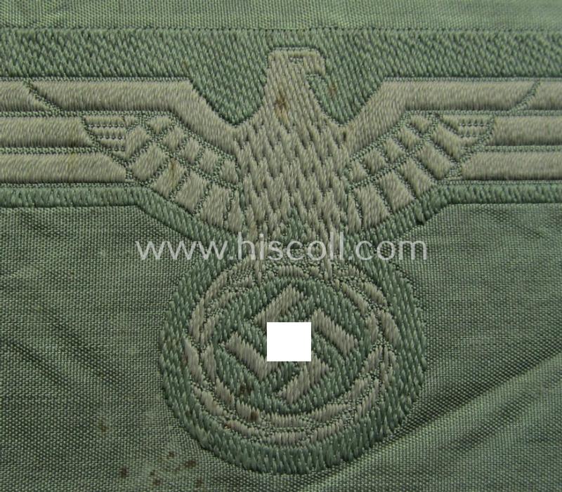WH (Heeres) mid-war-period- and/or greyish-coloured breast-eagle of the so-called: 'M41'- (ie. 'M43'-) pattern 'Brustadler für Mannschaften u. Unteroffiziere') as executed in the neat 'BeVo'-weave pattern on a field-grey-coloured background