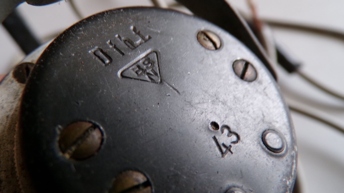 Wehrmacht Dfh.b (44) & Rare Dfh.f (43) Headphone Set