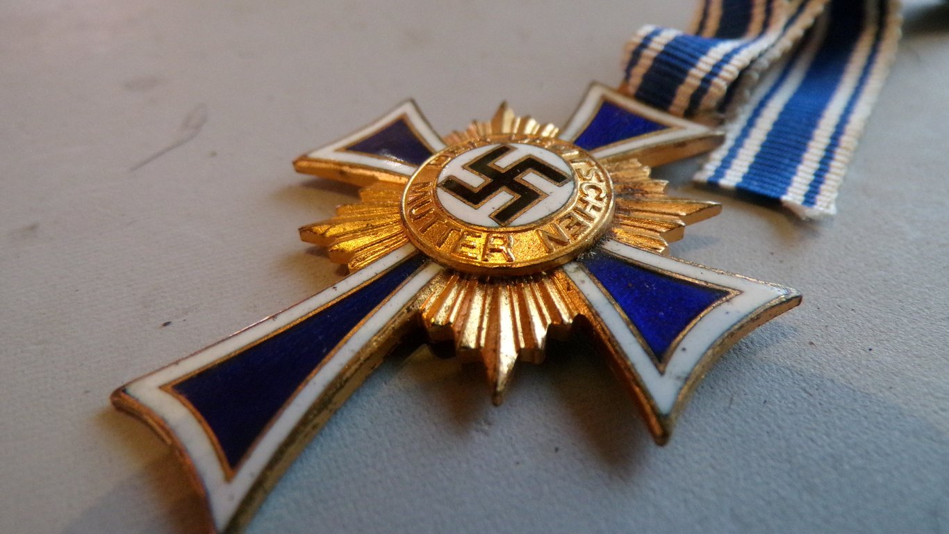 Ehrenkreuz der Deutschen Mutter Gold