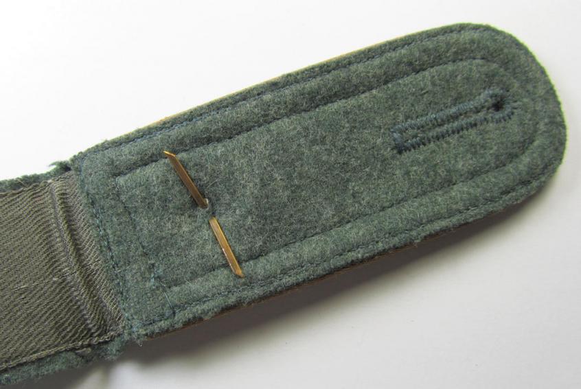 Very nice - and rarely encountered albeit regrettably single! - IMO early- ie. mid-war-period-, WH (Heeres) NCO-type shoulderstrap, as was intended for - and/or used by! - a: 'Feldwebel der Kradschützenbtle. der Pz.Div. u. Inf.Div. (mot)'