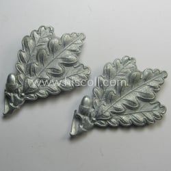 WH (Heeres) silver-coloured so-called: 'M43'-pattern cap-badge (ie. 'Mützenabzeichen')...