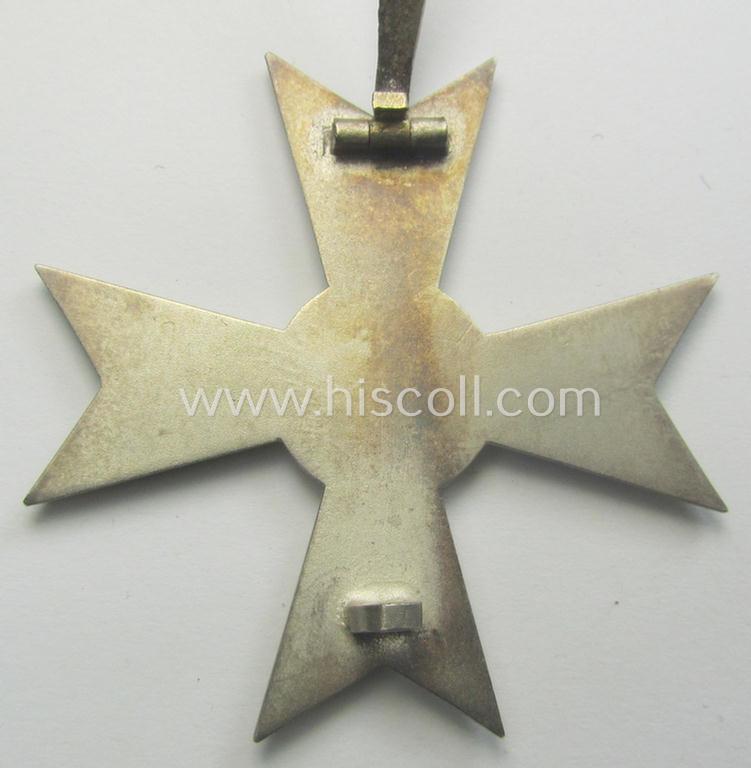 'Kriegsverdienstkreuz 1. Kl. ohne Schwn.' being a clearly maker- (ie. '4'-) marked and/or: 'Buntmetall'-based specimen by: 'Steinhauer & Lück' that comes in its (simplified) etui as issued