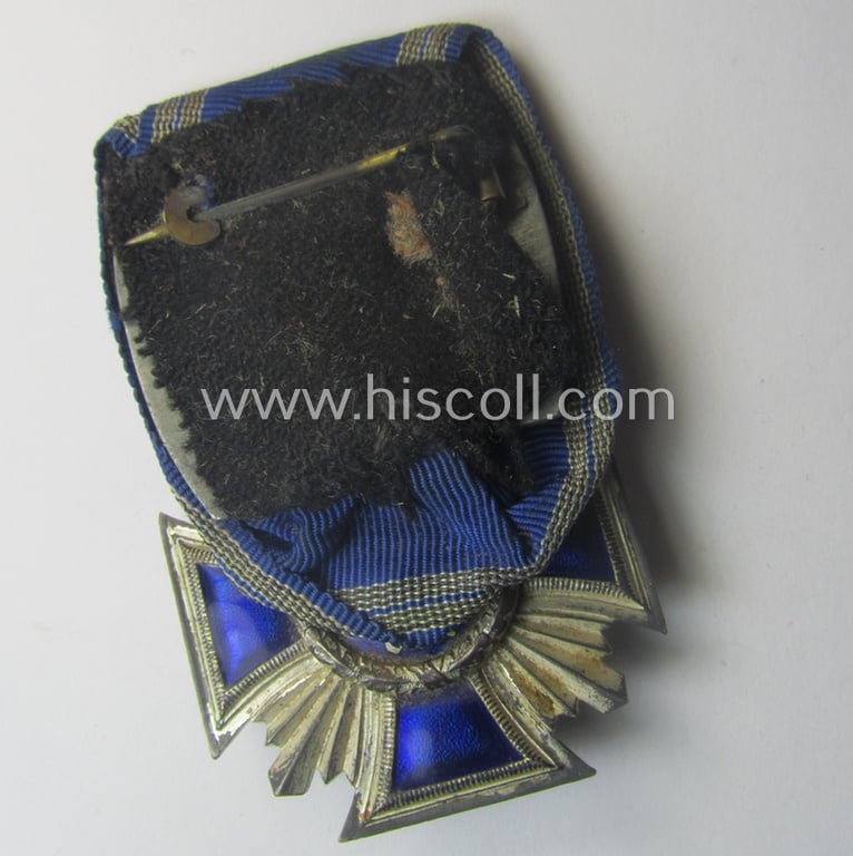 Truly worn, 'N.S.D.A.P. DA in Silber' (ie. '2. Stufe für 15 Jahre t.D.') that comes mounted as a so-called: 'Einzelspange'