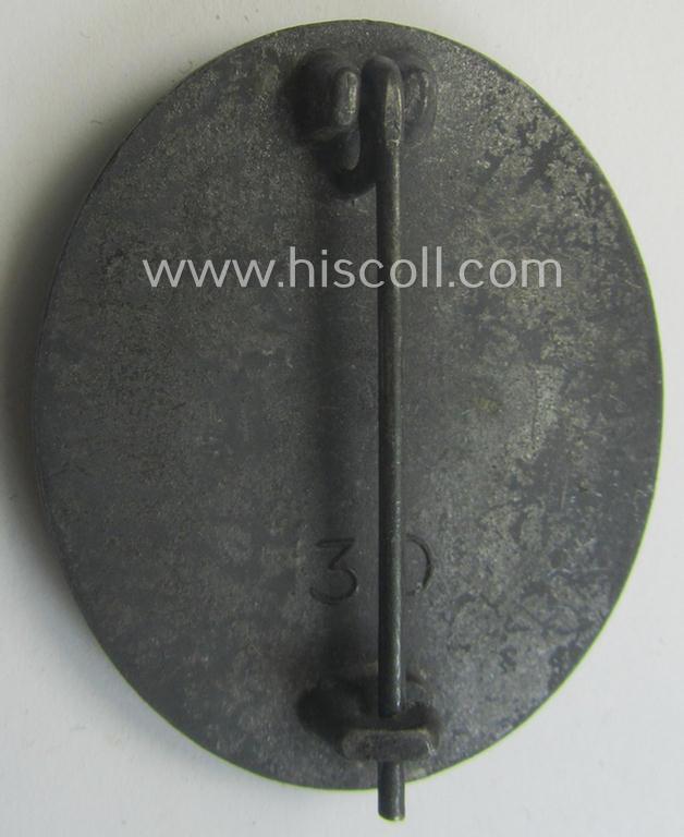 'Verwundeten-Abzeichen in Silber' being a clearly maker- (ie. '30'-) marked- and typical molded  'Feinzink'-based example as was produced by the desirable maker: 'Hauptmünzamt Wien'