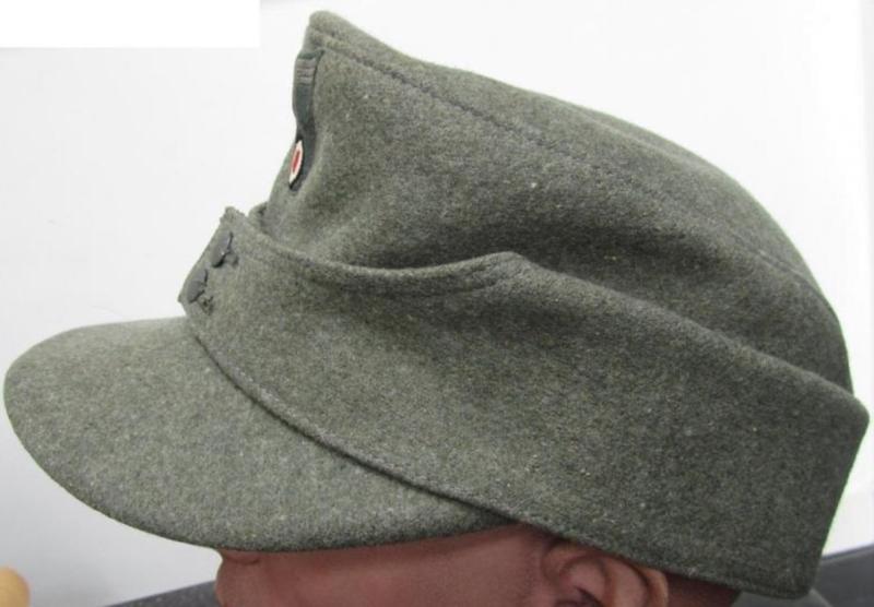 Stunning, later-war- (ie. 1943-) pattern, field-grey-coloured WH (Heeres) 'M43'-field-cap (ie. 'Einheitsfeldmütze') being a non-maker-marked example that shows a (period-attached!) trapezoid-shaped eagle-device