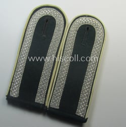 Attractive - and fully matching! - pair of...