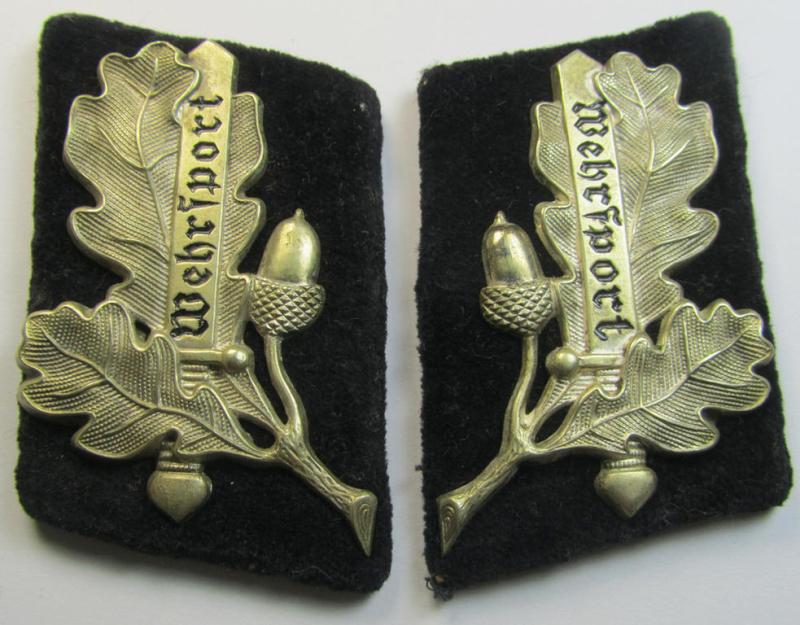 Attractive - and matching! - pair of: 'Stahlhelmbund'- (ie. 'Der Stahlhelm' o. Bund der Frontsoldaten (Sta)') collar-patches showing the silver-toned- (and 'Buntmetall'-based) 'Wehrsport'-devices (ie. 'Kragenspiegel-Auflagen') period-attac...