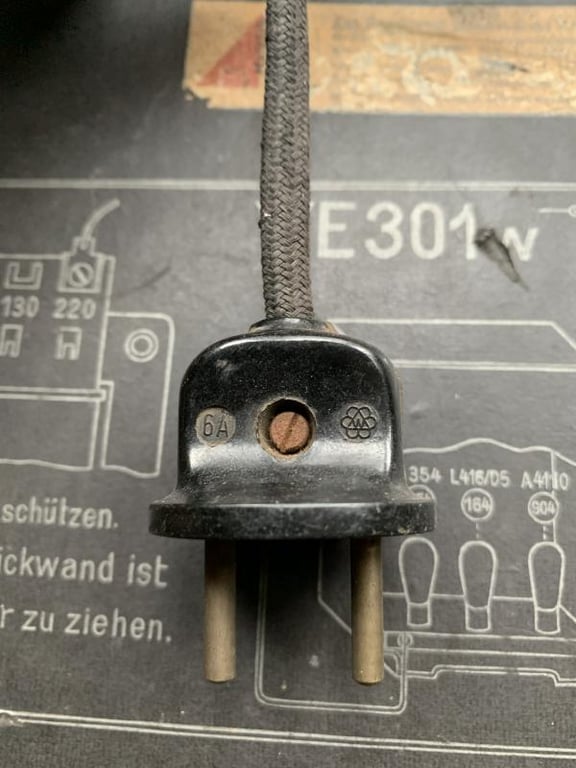 German WW2 Bakelite Radio 'Volksempfanger VE301'