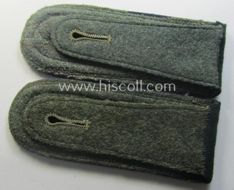 Pair of WH (Heeres) so-called: 'M40 o. M41'-pattern, NCO-type shoulderstraps: 'Unteroffizier einer Sanitäts-Abtlgs.'