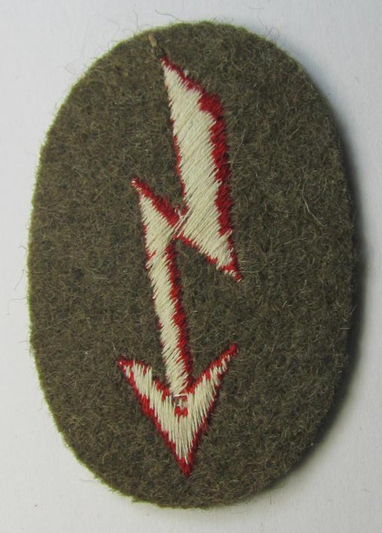 Neat, WH (Heeres) 'tropical-styled'- and early-pattern, trade- and/or special-career insignia (or: 'Signal Blitz') as was intended for usage by a soldier who served within the: 'Artillerie-Truppen'
