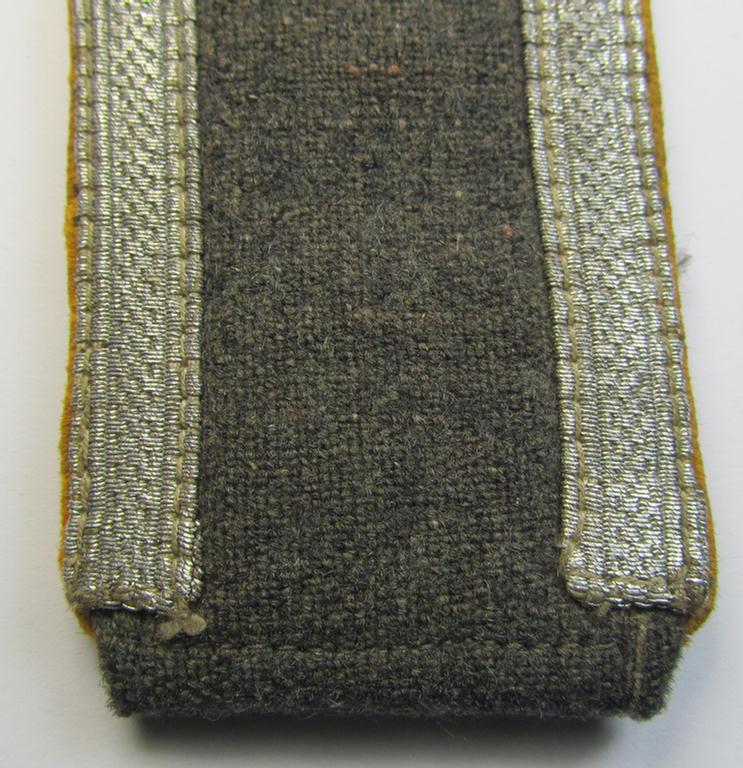 Single, mid- (ie. later-) war-period WH (Heeres) NCO-type shoulderstrap as piped in the golden-yellow- (ie. 'goldgelbener'-) coloured branchcolour as was intended for usage by an: 'Uffz. der Flieger o. Fallschirm-Truppen'