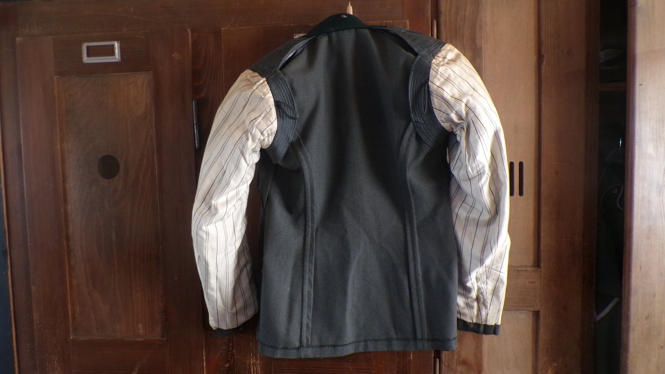 reissued Austrian Cavalry tunic of a Hauptmann 1