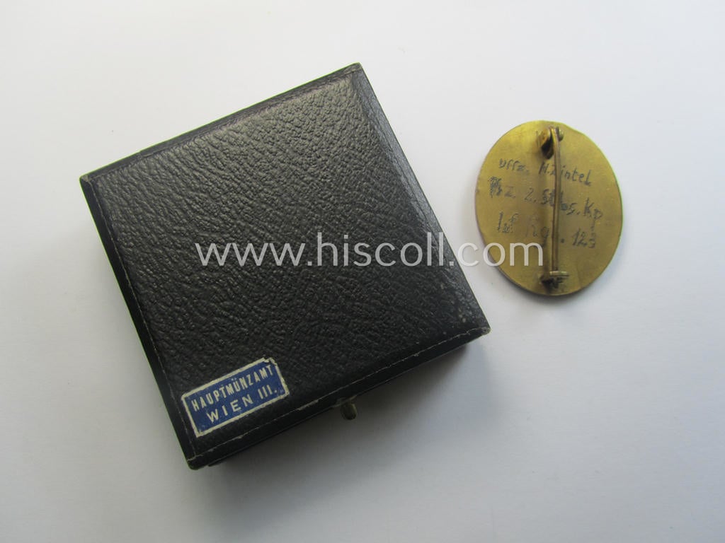 'Verwundeten-Abzeichen in Gold' being a non-maker-marked- and typical 'Buntmetall'-based (and period engraved!) example that comes stored in its maker- (ie. 'Hauptmünzamt - Wien'-) marked etui