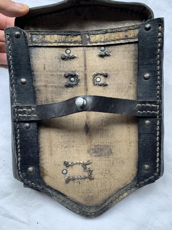 WH (Heer) 1st Model Shovel Carrying Case -1940-